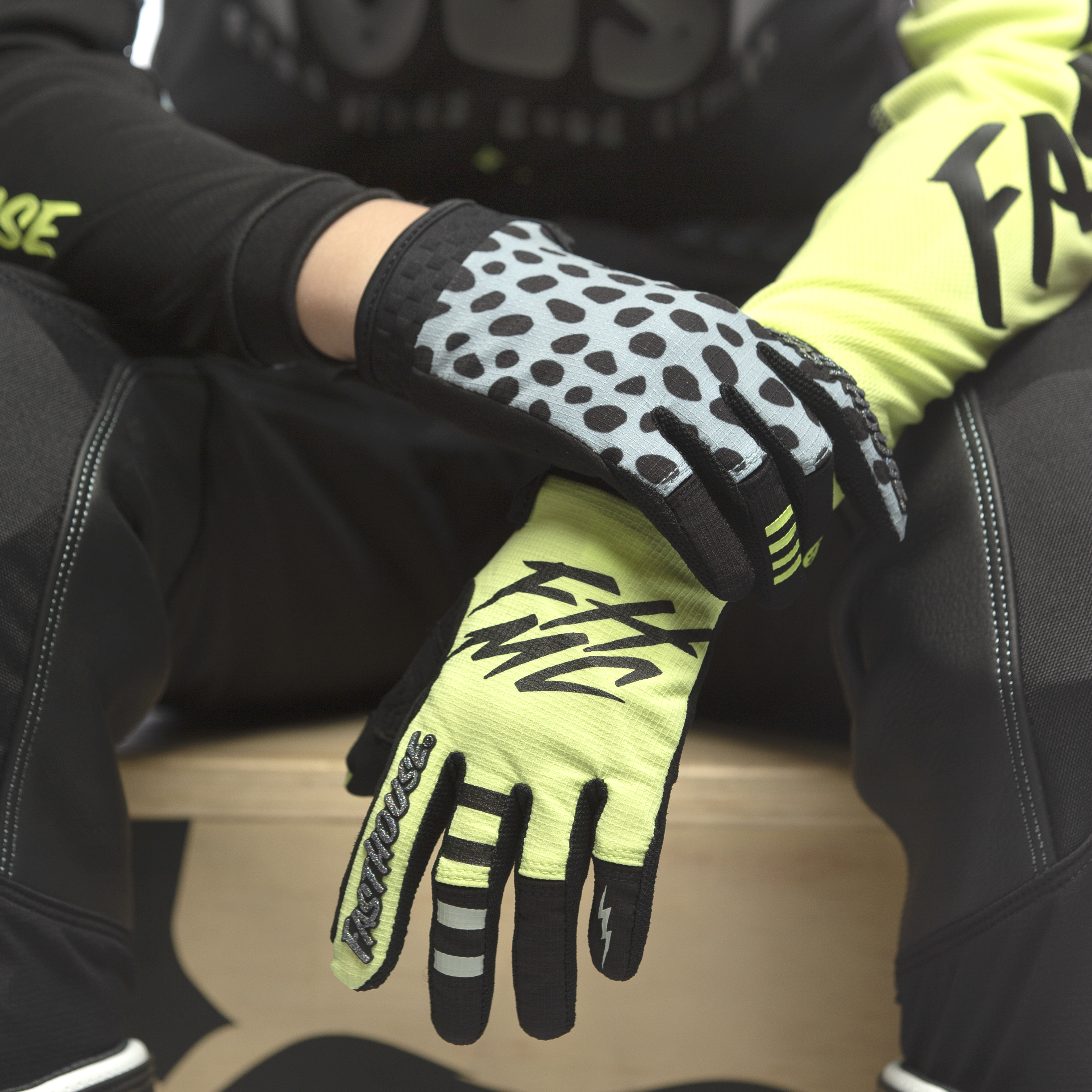 Youth Speed Style Zenith Glove - Skyline-Party Lime_Detail2_2706